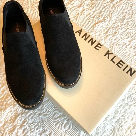New In Box Anne Klein Suede Shoes - Picture 4 of 16